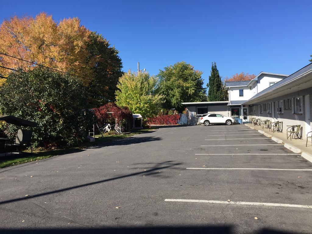 Motel Montgolfiere Jp Saint-Jean-sur-Richelieu Buitenkant foto
